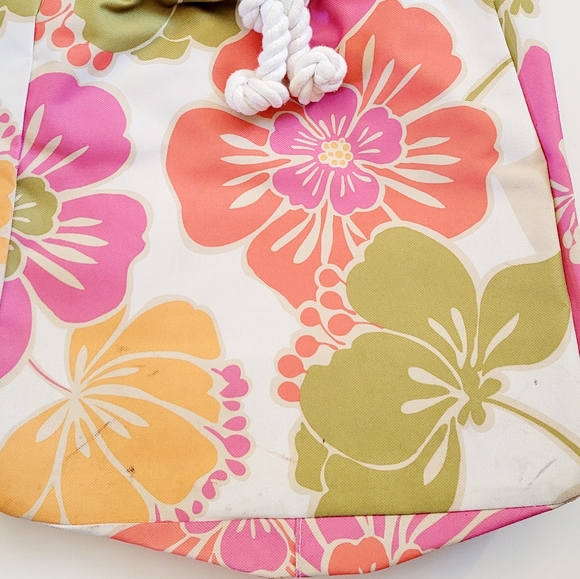 Clinique Tote - Picture 10 of 12